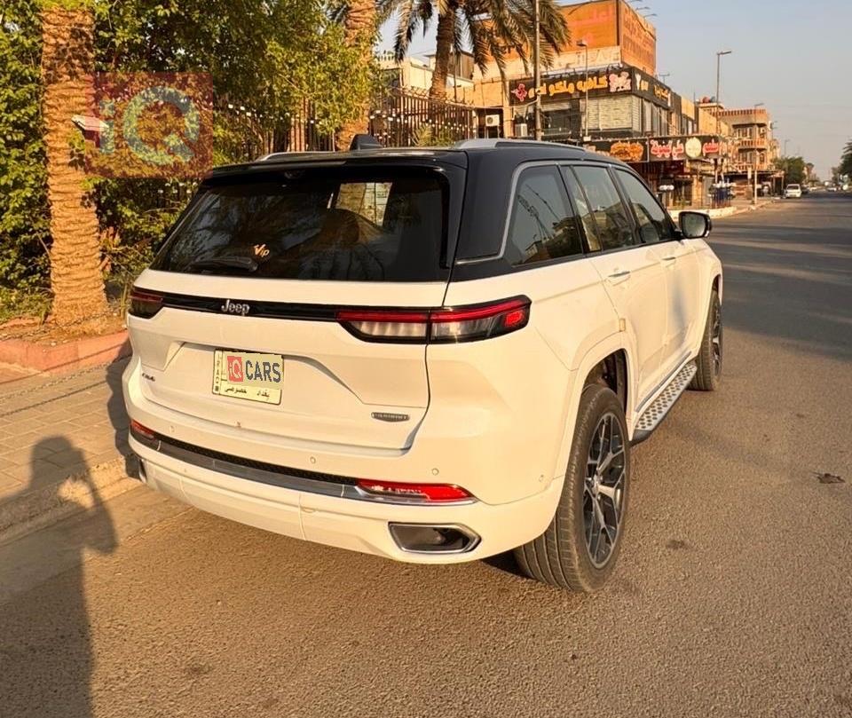 جیپ گراند شیرۆکی
